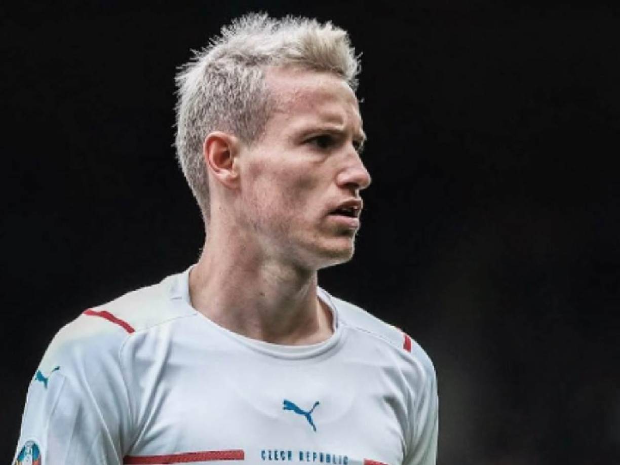 Ahora, para las fiestas de fin de año, muchos jugadores mostraron a sus parejas y para Jakub Jankto, mediocampista checo del Cagliari, no fue la excepción.