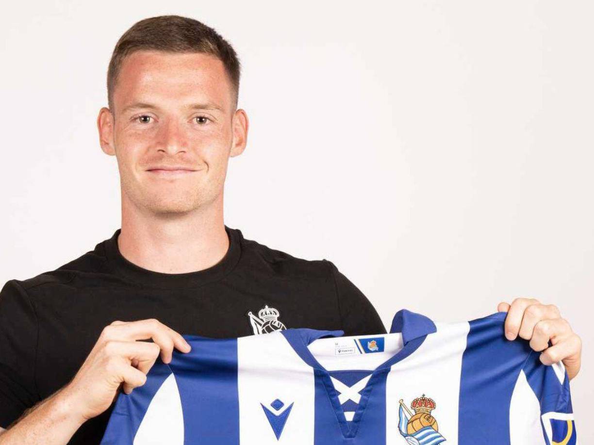 La Real Sociedad ha fichado al lateral izquierdo Sergio Gómez, jugador que llega procedente del Manchester City. Firma hasta junio de 2030.