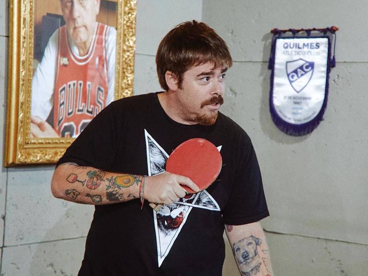 En sus programas ha tenido a diferentes deportistas y personalidades de la farándula. Antes de que fichara por la Juventus la temporada pasada, Di María fue entrevistado por el comediante y ahí deslizaba que jugaría en Italia.