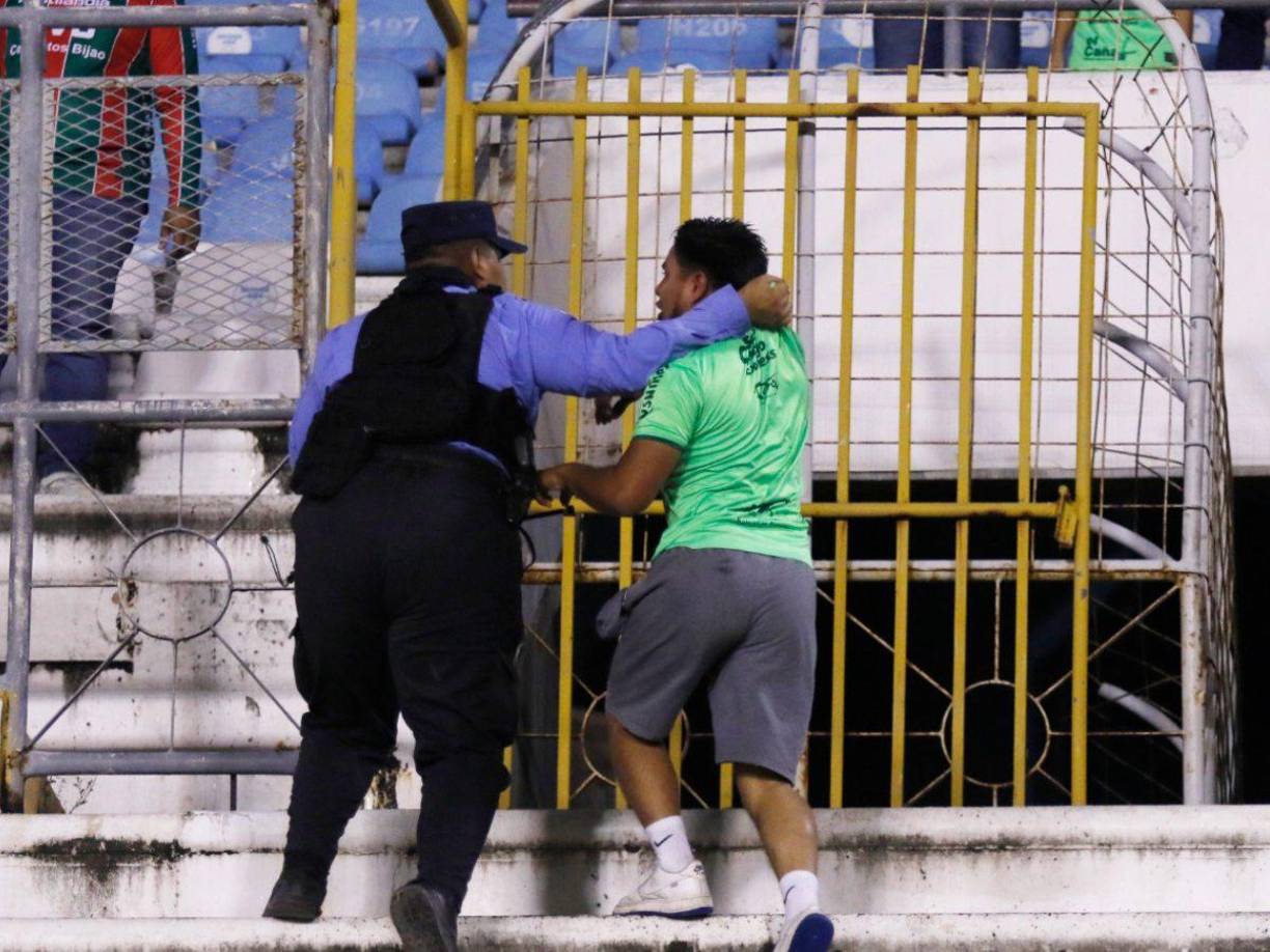 La Policía Nacional se vio en la obligación de hacer varias detenciones. 