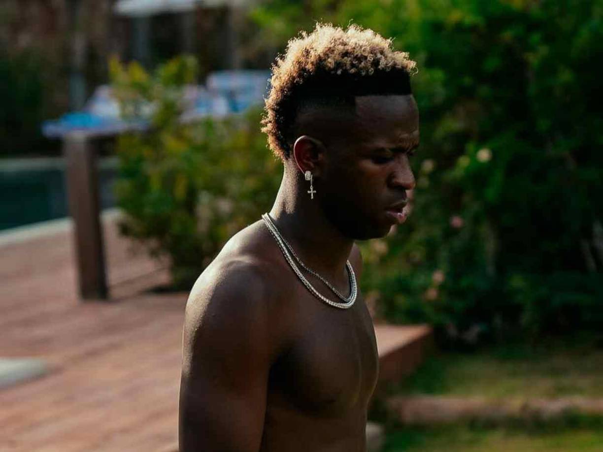 Prensa española señala que Vinicius podría escuchar una oferta del Al-Hilal para 2026. El conjunto saudí, en el que también juega su compatriota Neymar, le ofrece un contrato de cuatro años que le convertiría en el jugador mejor pagado del mundo.