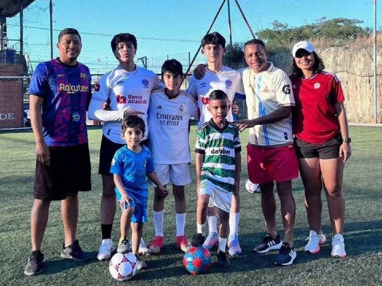 Dani Turcios Academia, es su escuela de fútbol para los menores en Tegucigalpa.
