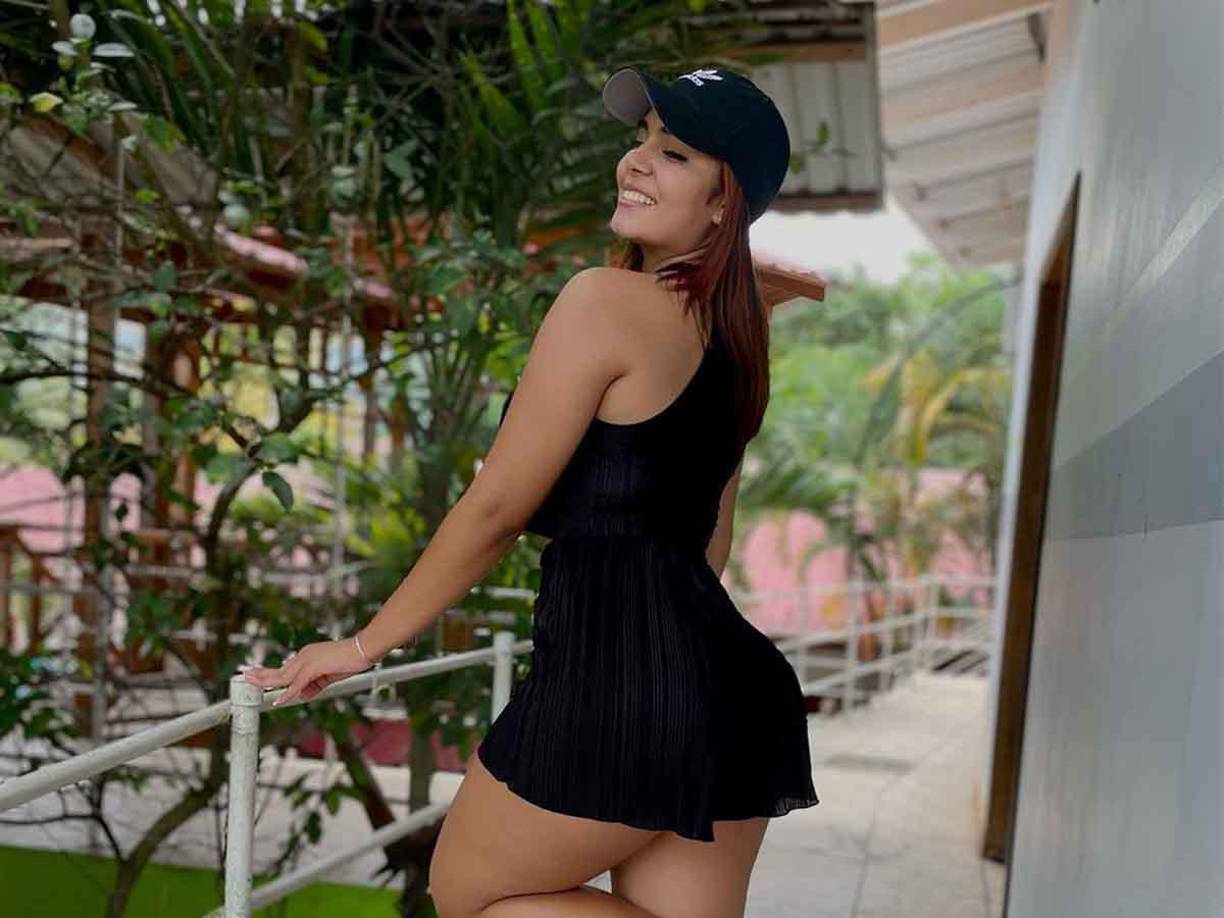 En las redes sociales ahora ha generado revuelo ya que la chica Cristel comenzó un noviazgo con futbolista hondureño.