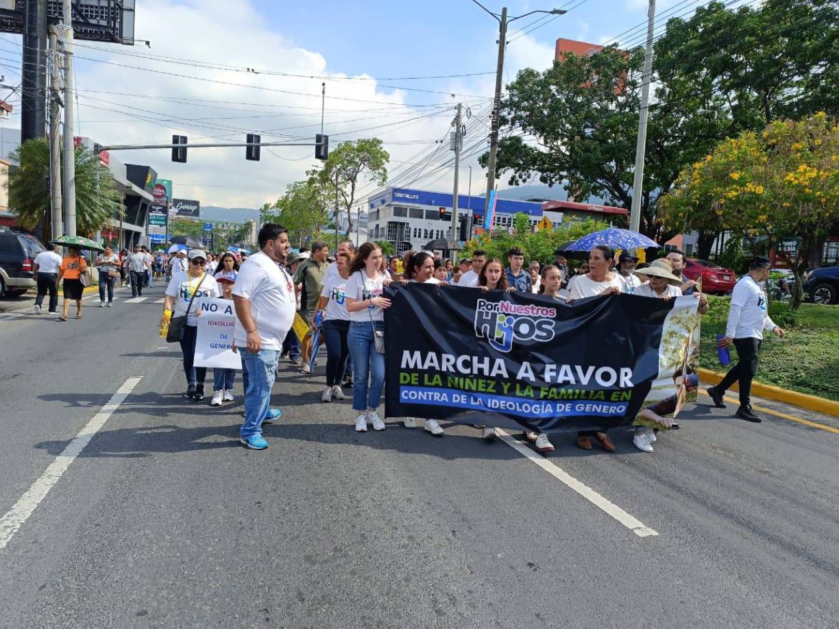 En San Pedro Sula marchan contra la ideología de género en Honduras