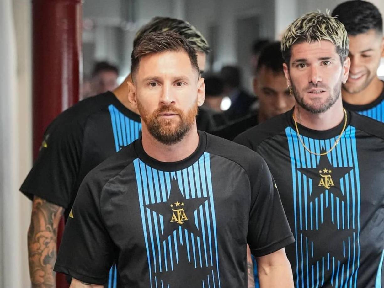 Bombazo. Según el medio español “Relevo”, Lionel Messi estaría pensando seriamente en regresar a Barcelona para finalizar su carrera. 