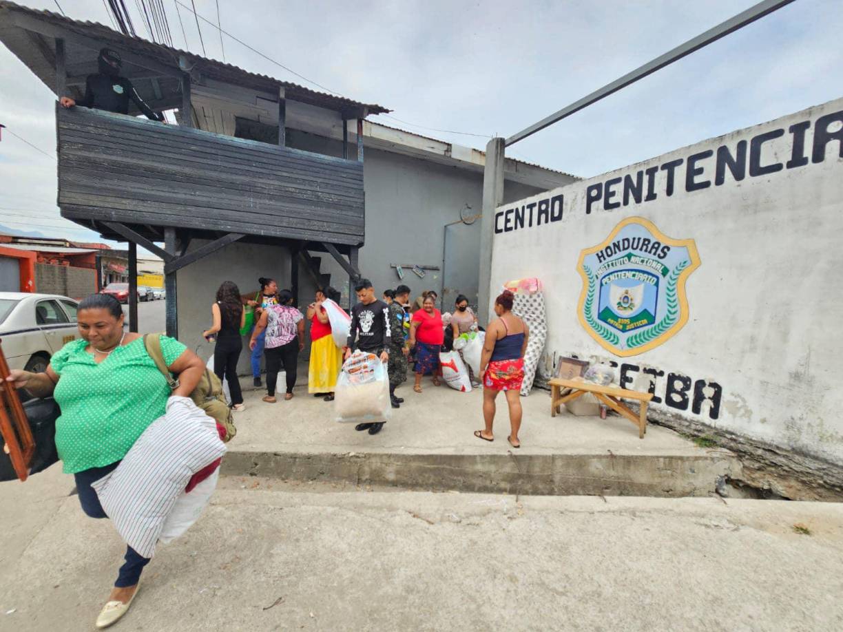 El 11 de enero de este año 263 reclusos fueron trasladados a la granja Penal de El Porvenir, Atlántida, 112 a Támara y 71 a Siria en Francisco Morazán, 17 a cárceles de máxima seguridad ubicadas en Morocelí, El Paraíso, 3 a Ilama en Santa Bárbara y 1 a Olanchito, Yoro. 