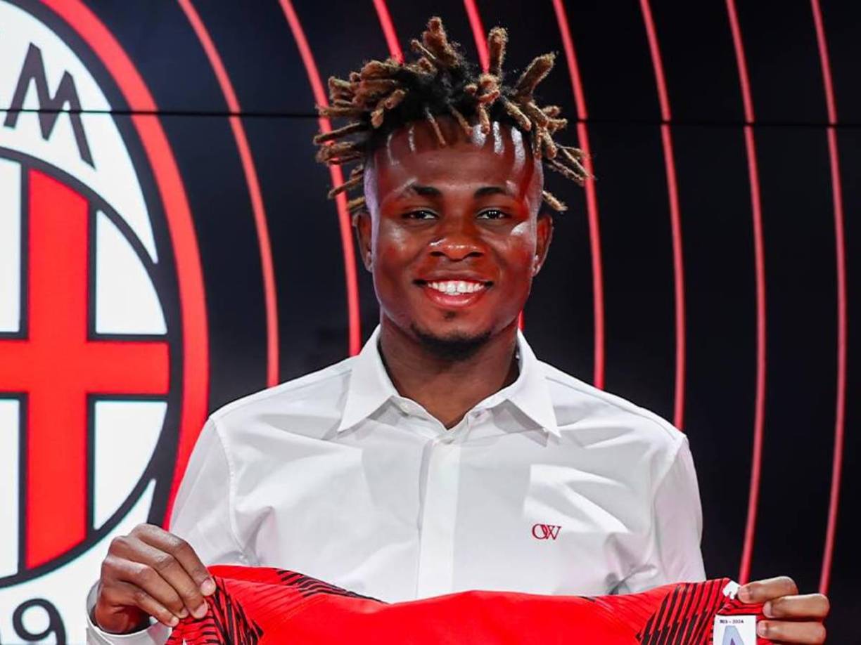 El extremo nigeriano Samu Chukwueze podría dejar al AC Milan y fichar por el Aston Villa de Inglaterra.