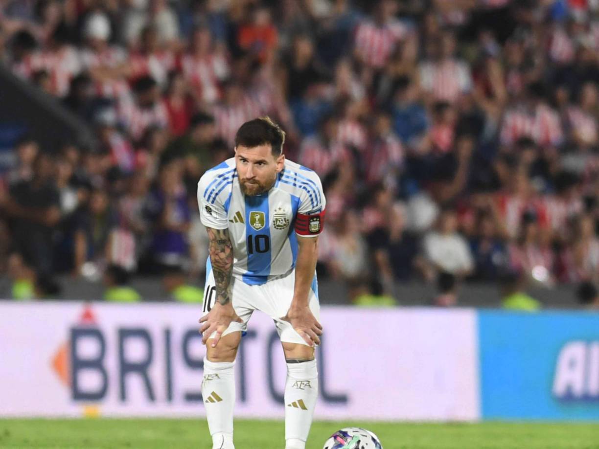 En el desarrollo del duelo, Messi ofreció algunas de sus pinceladas, pero a todo el equipo le costó la elaboración por momentos, en un choque parejo que se definió por la mayor efectividad del dueño de casa.