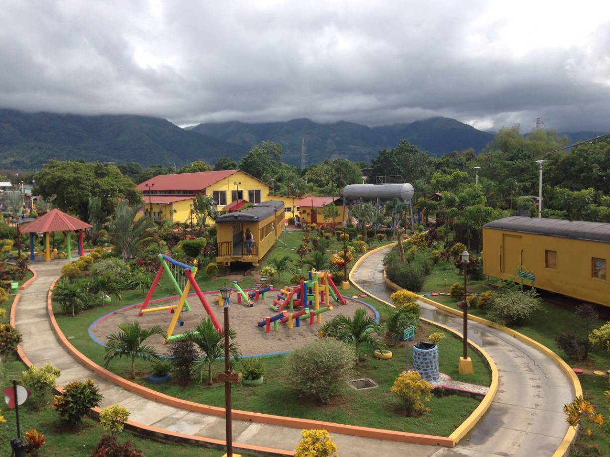 Recorrer el Museo Ferroviario es como tomar un viaje al pasado. En estas instalaciones se guardan viejas locomotoras, se inauguró en octubre de 2013 y cuenta con 32 piezas de colección histórica como vagones, fruteros, locomotoras, vagones de pasajeros de segunda clase, entre otros.