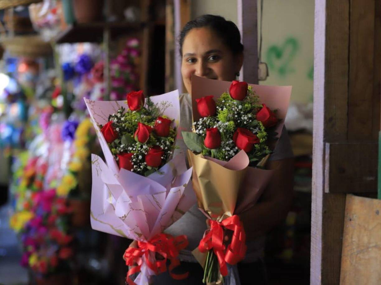 Las redes sociales están inundadas de anuncios de personas que elaboran arreglos y hasta se encargan de enviarlas a domicilio.