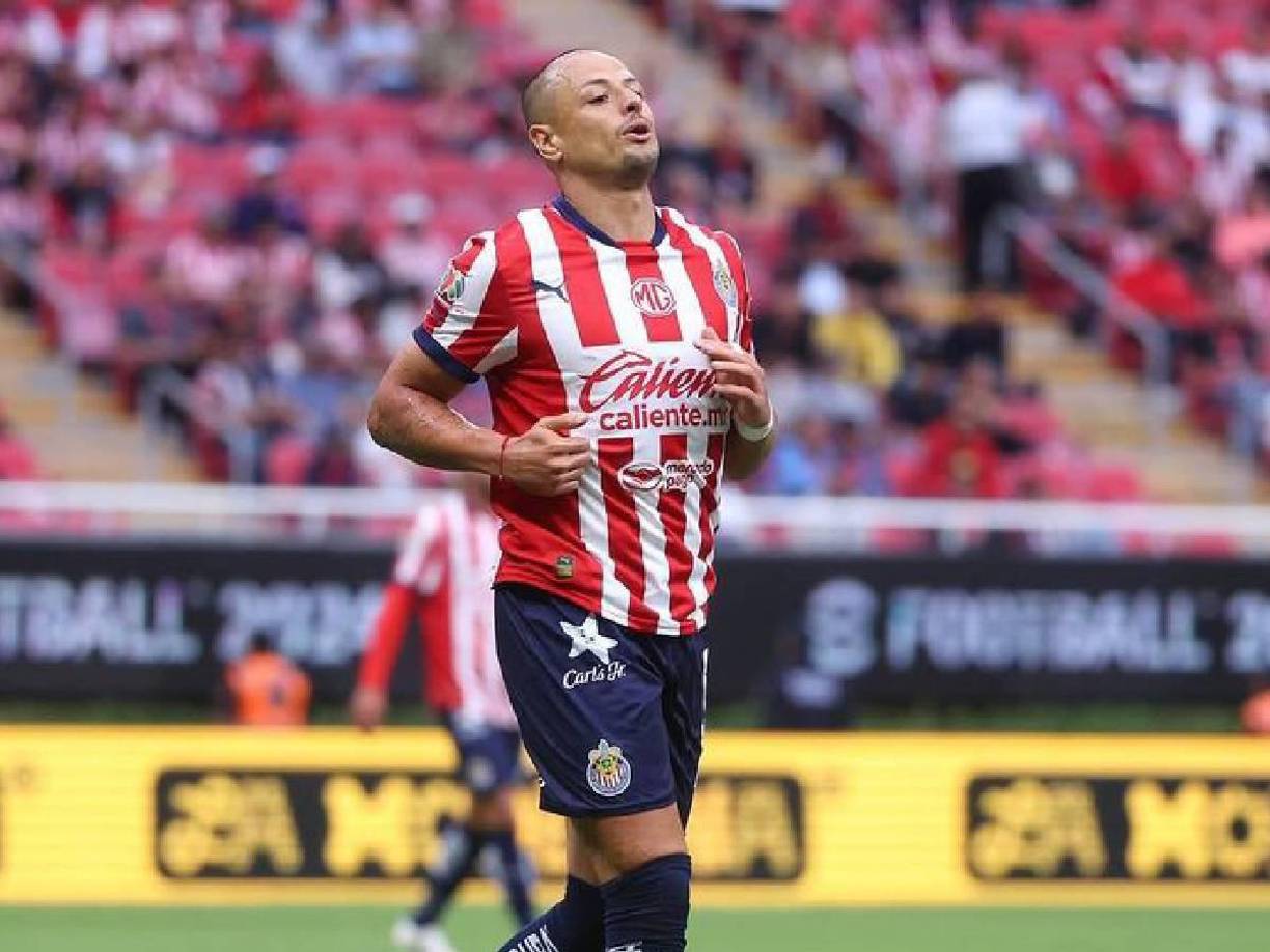 Actualmente Chicharito Hernández juega para las Chivas de Guadalajara, club con el que debutó en la Liga MX.