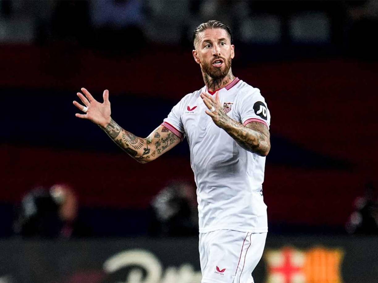 Sergio Ramos es uno de los futbolistas que menos quiere la afición del Barcelona por su pasado madridista y lo evidenciaron en el juego ya que no pararon de abuchearle. 