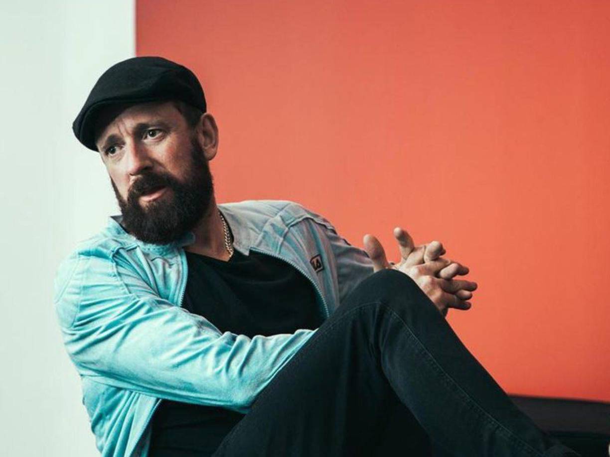 El laureado ciclista británico ha confirmado que le da igual vender todas sus medallas ya que las considera “una basura sin sentido”