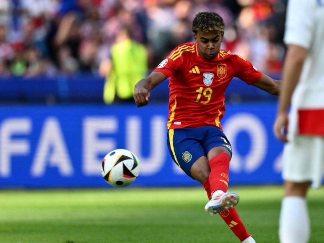 La información del medio alemán agrega que existe una excepción para los atletas, que pueden tener actividad en partidos nocturnos, por tanto tienen permitido trabajar hasta las 11:00 pm locales.