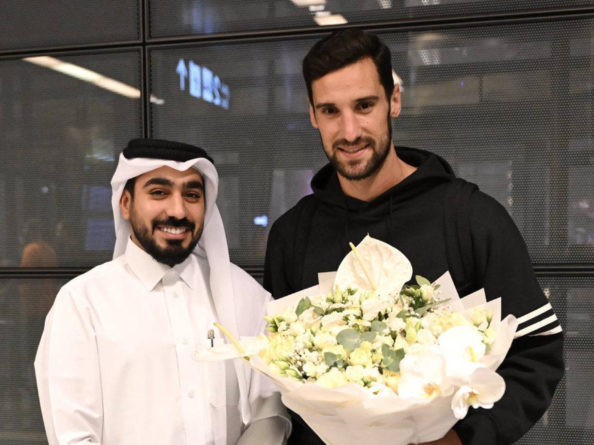 Sergio Rico es nuevo jugador del Al-Gharafa. El portero llega libre procedente del PSG. Rico no ha jugado ningún partido desde mayo de 2023 tras sufrir un grave accidente en España al recibir un golpe en la cabeza por la coz de un caballo, lo que lo dejó en estado crítico e ingresado en el hospital, donde fue internado en coma inducido hasta que pudo recuperarse.