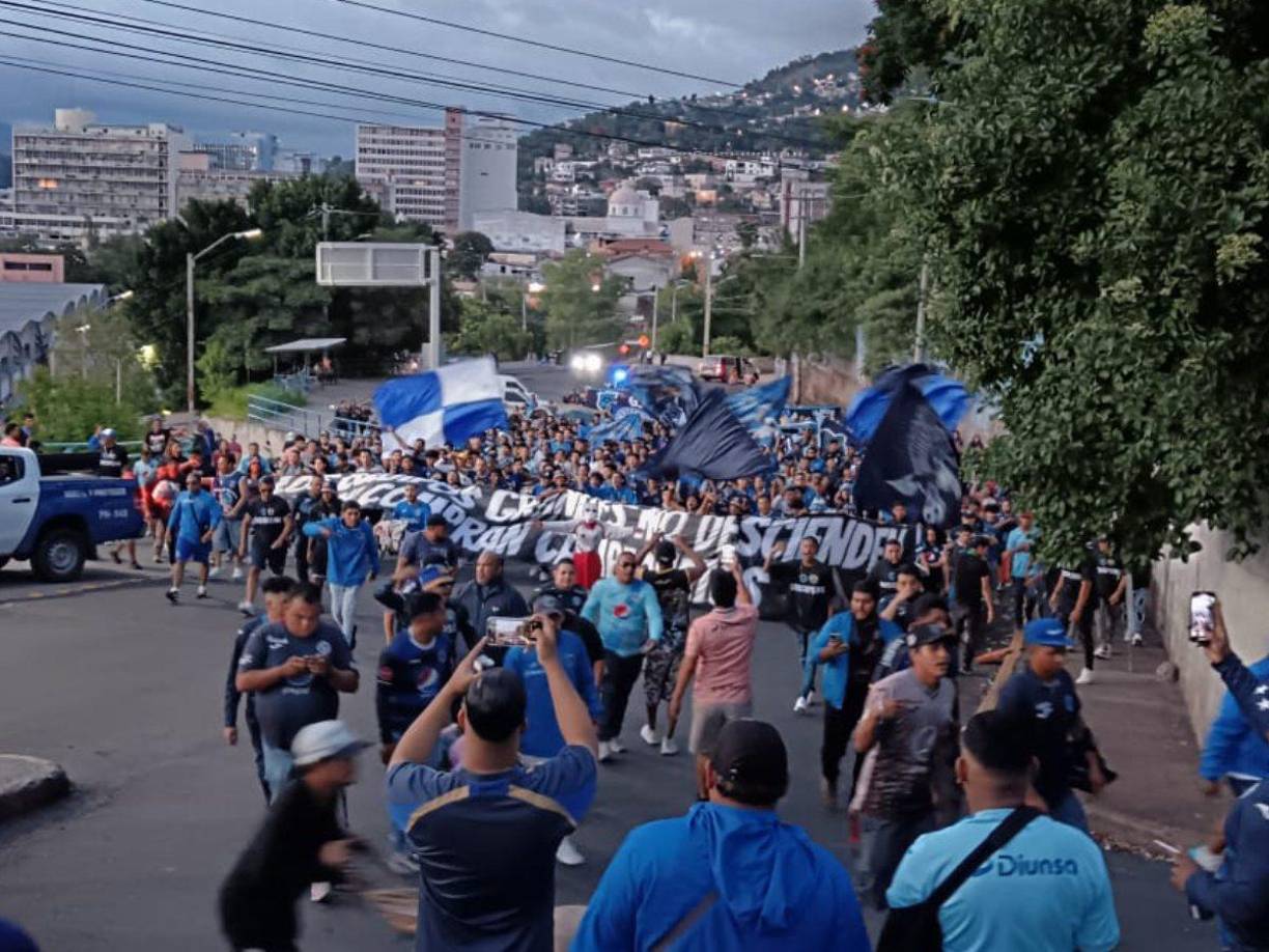 La barra del Motagua puso el ambiente . 
