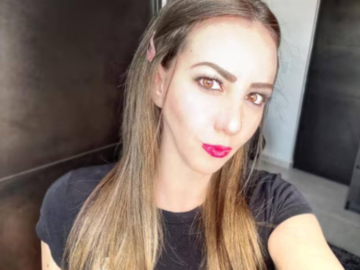 “Mi familia completa ha estado al pendiente de mi, mi papá a distancia diario me habla por teléfono, lloramos pero está 100% al tanto de todo y hablando con doctores para que me ayuden. Antes de irse me dijo que contaba 100% con su apoyo, me dice que todas las noches pide por mi. Te amo!”, escribió.