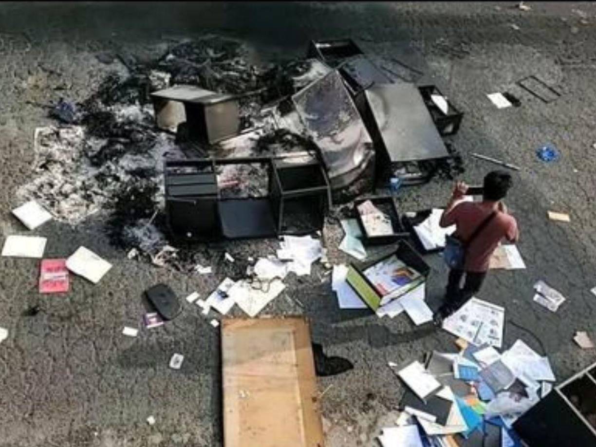 Los guatemaltecos piden justicia y exigen que todo el peso de la ley recaiga sobre el policía que mató al extranjero canadiense y al guatemalteco.