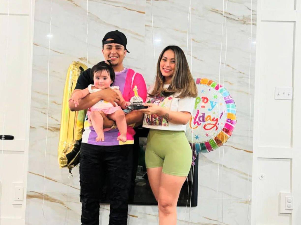 Elsa Oseguera y Davis Flow han tenido una relación desde 2018, producto de su amor tienen una hermosa hija llamada Summer. 