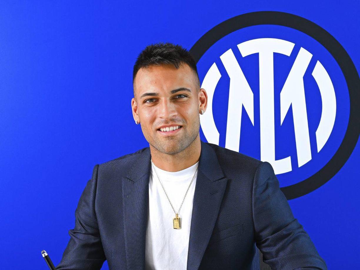 El delantero argentino Lautaro Martínez renovó contrato con el Inter de Milán hasta junio de 2029.