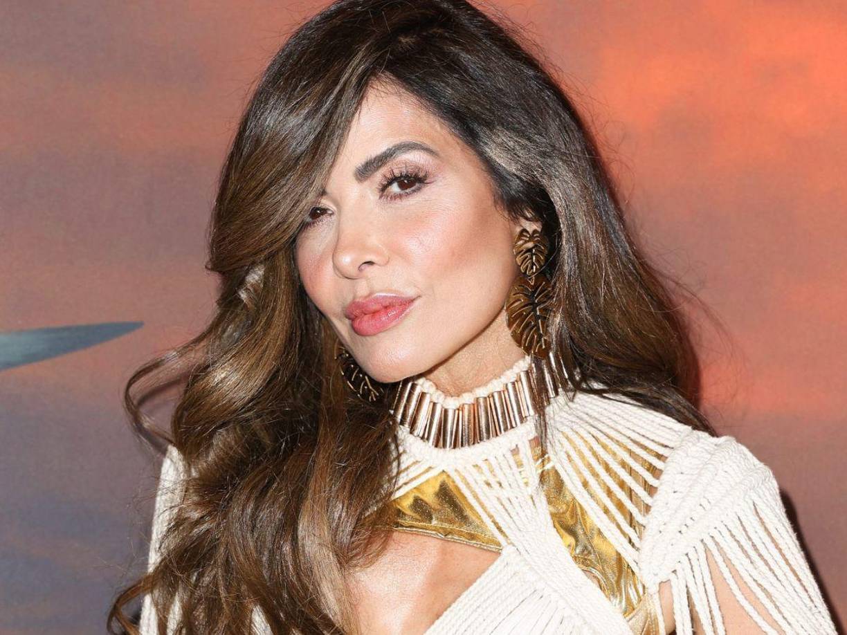 Fue a través de su cuenta de instagram el medio en el que la exitosa cantante decidió compartir con sus fanáticos y el resto del mundo entero una fotografía en donde aparece cargando a su preciosa hija Ana Dalay.