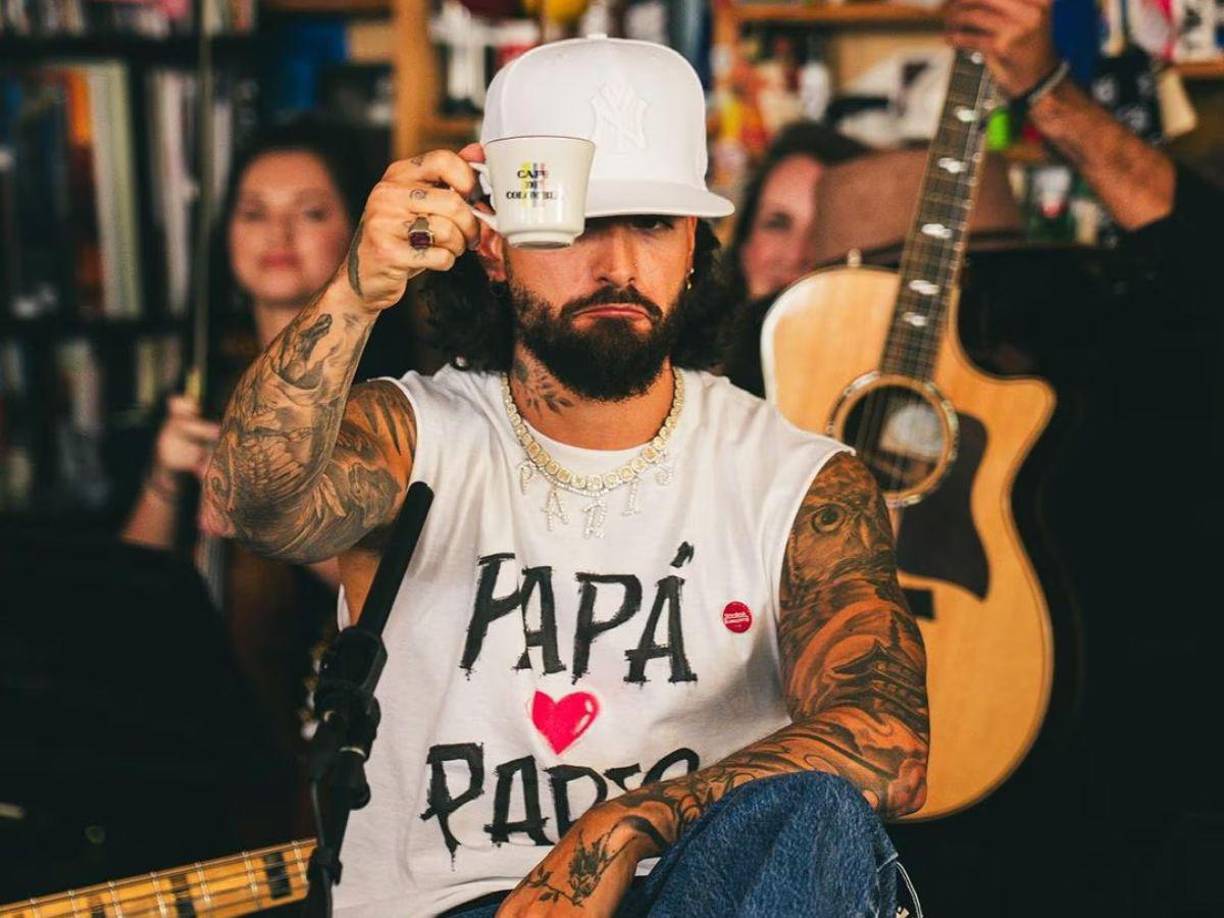 La noticia de ese concierto fue que Maluma lució una camisa con el mensaje “Papá corazón París”, en referencia al nombre de la hija que tendra en los próximos meses.