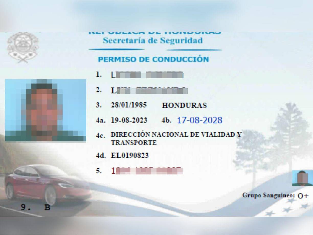 El proceso de renovación y trámite por primera vez de licencia requiere al menos de mediodía y hay que hacer un fila ya que se atiende por orden de llegada.