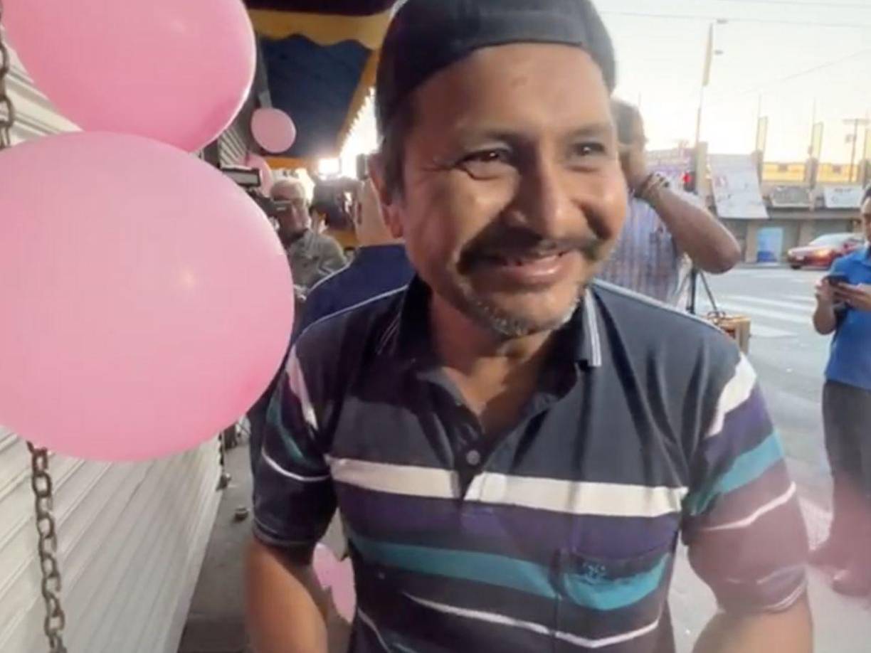 Nabor Herrera no pudo ocultar su felicidad tras saber que en su negocio se vendió el boleto ganador de los mil millones de dólares del Powerball.