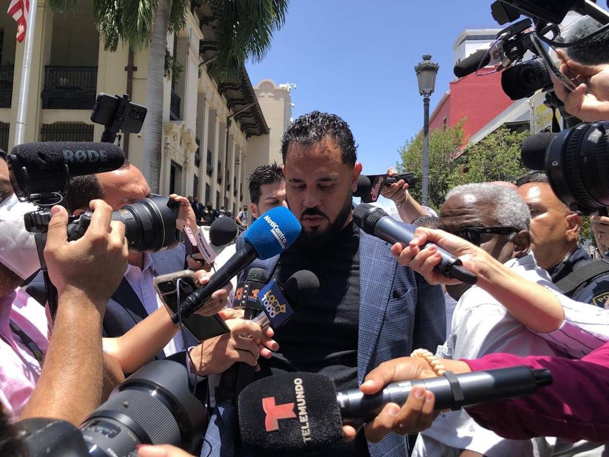 El productor y promotor musical, Raphy Pina Nieves, quien este martes fue condenado en Puerto Rico a cumplir 41 meses en prisión por violación a la ley federal de armas, fue trasladado al Centro de Detención Metropolitano donde deberá cumplir la sentencia. Con información de EFE y Acento.com.