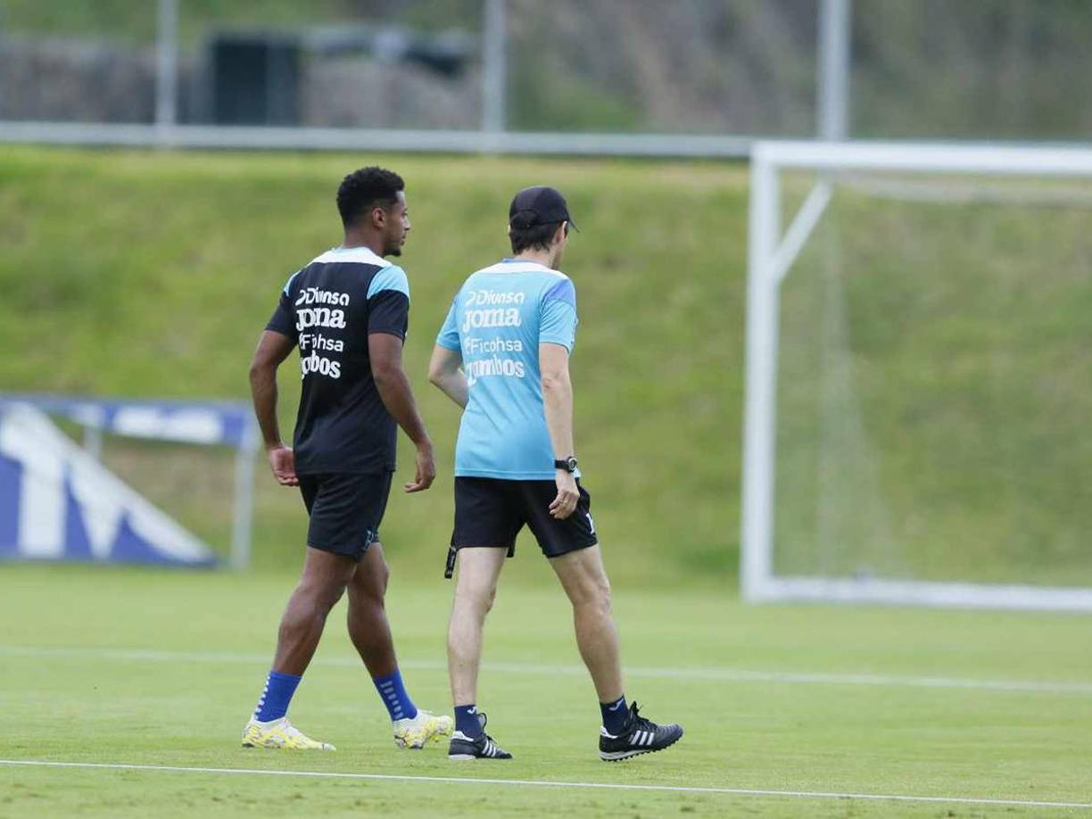 Procedente desde España, Antony Choco Lozano se unió a los trabajos de la selección hondureña. 