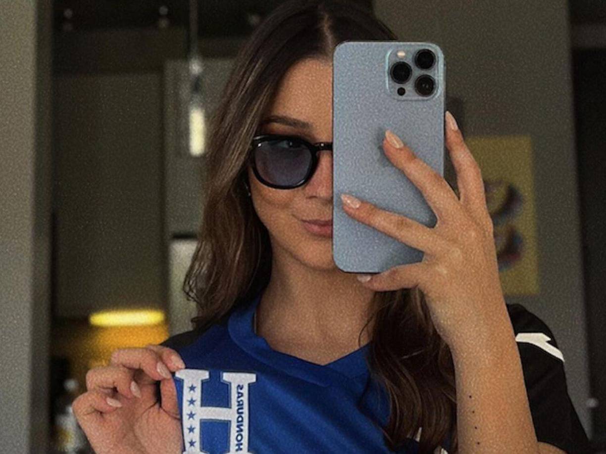 Nuni no se olvida de la H y siempre muestra su apoyo a la selección de Honduras.