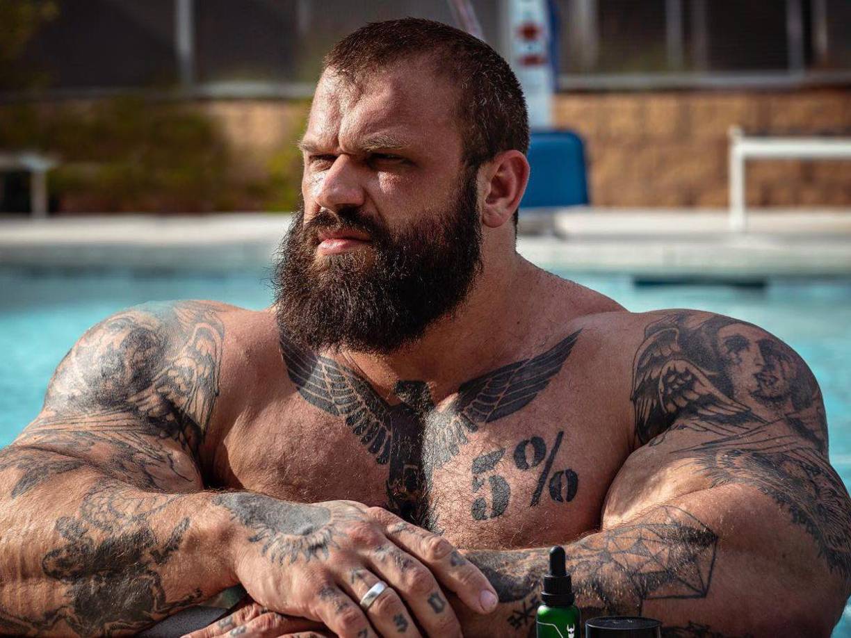 “Recé todo el tiempo esperando que se recuperara. Pasé todos los días a su lado y su corazón volvió a latir durante dos días”, reveló la mujer del difunto deportista a los medios locales.