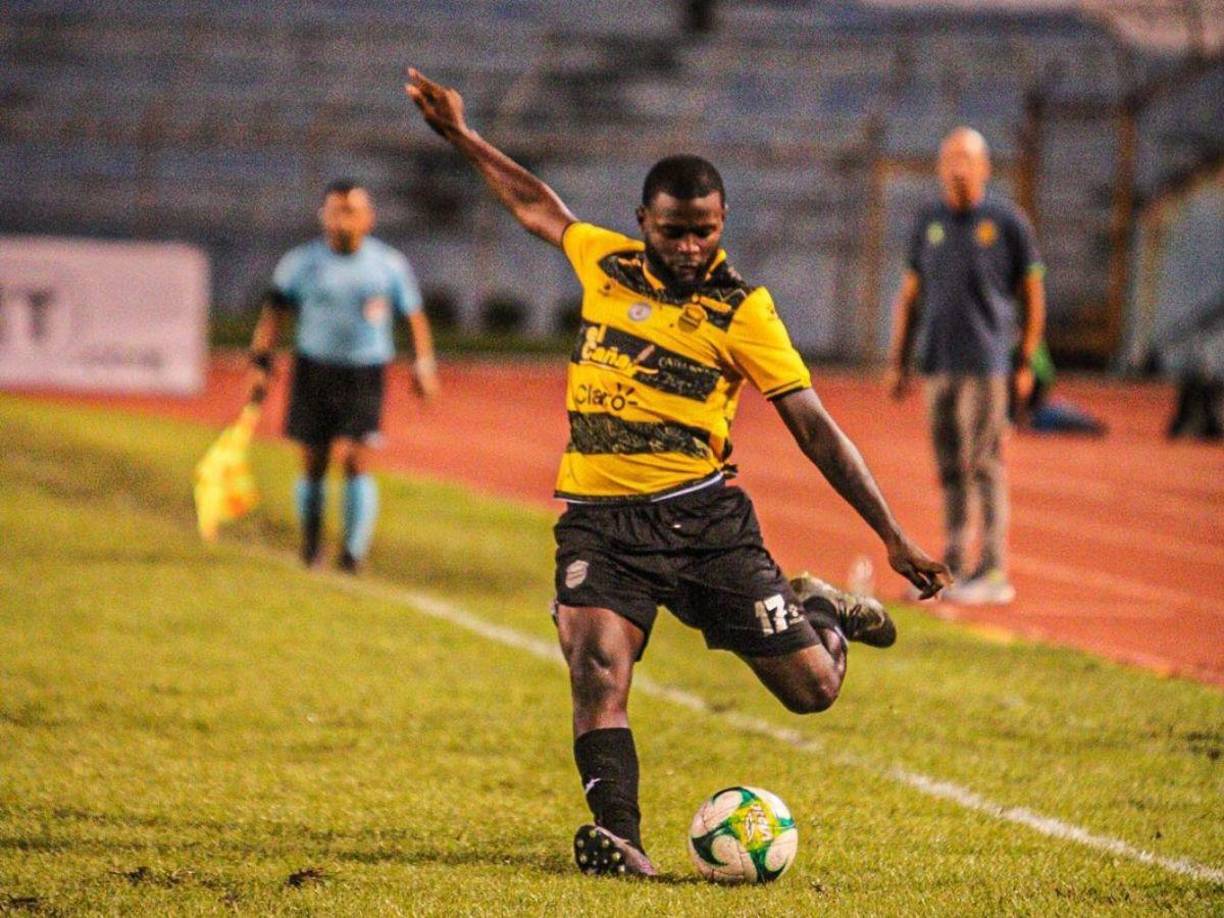 Elison Rivas también es otra variante en la defensiva que tiene La Máquina para el Clausura 2023. 