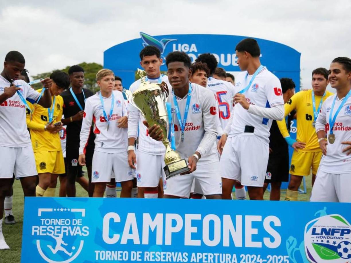 Dereck Moncada tiene ofertas de Europa y la MLS, así lo dio conocer su abuelo Mario Moncada, pero el jugador tiene contrato con Olimpia.