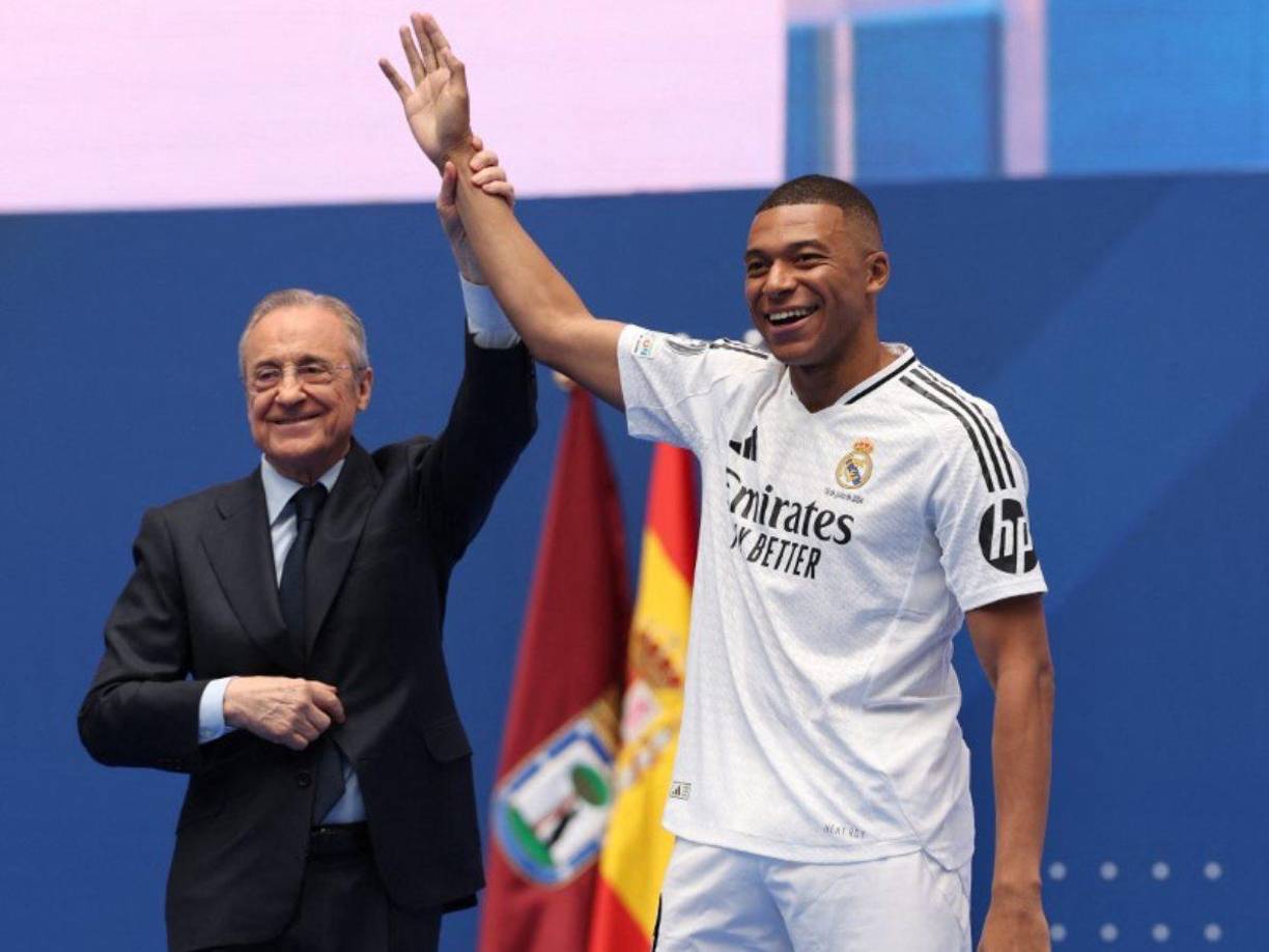Florentino Pérez y Mbappé fueron ovacionaos por todo el madridismo. 