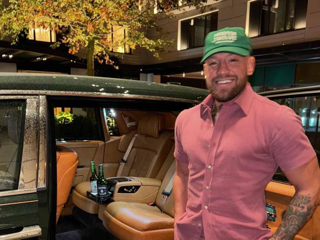 McGregor indicó que todo el mundo estaba de lleno de energía, feliz y de broma, y que cuando entró en una de las habitaciones Hands le siguió y comenzó a darle besos “apasionados”, lo que dio paso, dijo, a que mantuvieran sexo consentido.