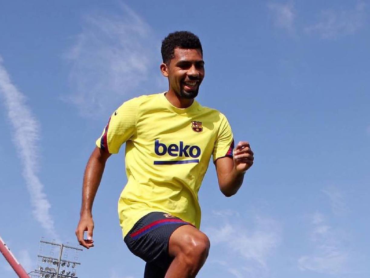 Fue nombrado por la prensa española como el “fichaje fantasma” del Barcelona. Sin presentación y fue despedido sin hacer ruido.