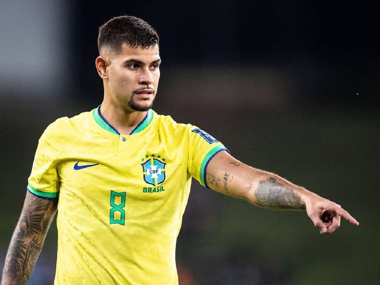 Volante: Bruno Guimaraes, el mediocampista del Newcastle es otro de los elegidos para la alineación titular de Brasil.