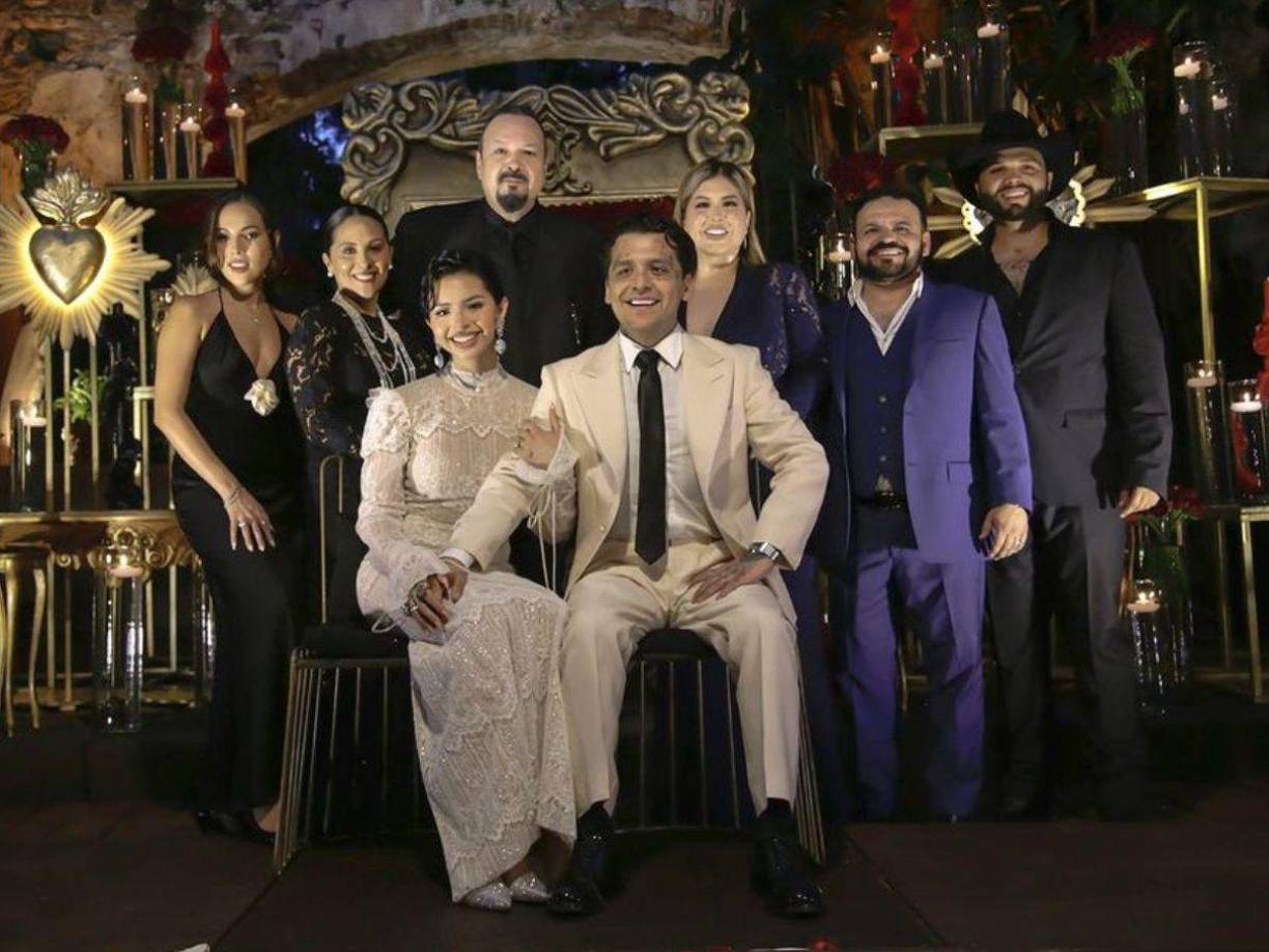 Los malos comentarios aumentaron cuando llegaron al altar en julio pasado en una ceremonia llevada a cabo en una lujosa hacienda en Morelos. Sin embargo, ambos dejaron claro que el amor lo puede todo y no dejan de gritar a los cuatro vientos que están enamorados.