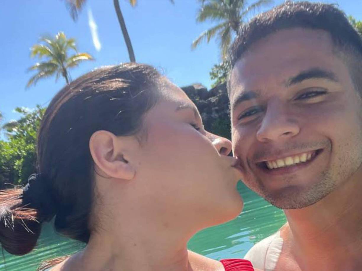 Daniela y Carlos Pineda recibieron el 2025 en México.