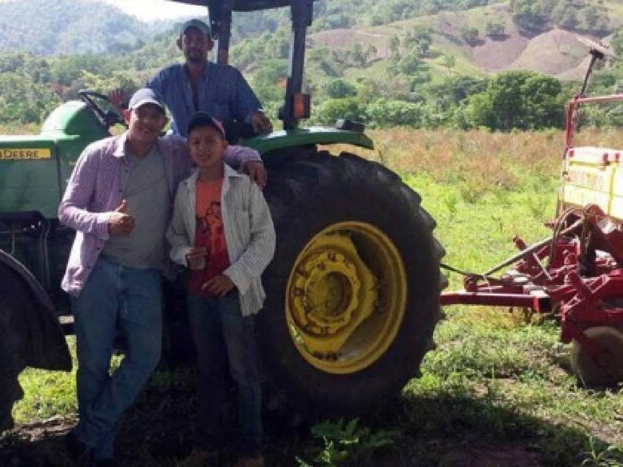 Roy Posas, ex defensor de Olimpia, Marathón y Motagua, vive en Jamastrán, Danlí y ahora es agricultor ya que vende maíz y abono.