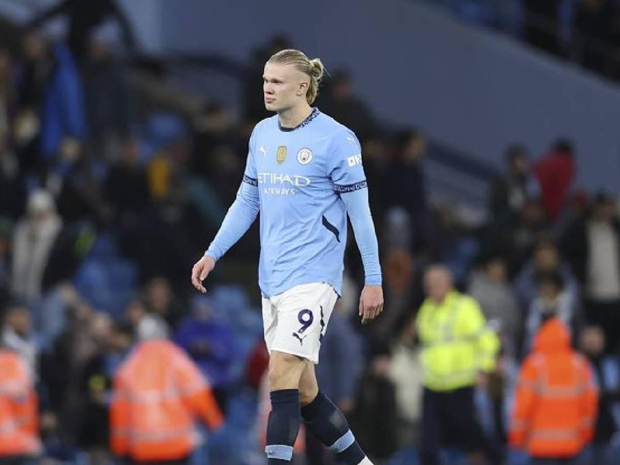 Hay que señalar al respecto que el padre de Haaland vive en Suiza desde hace un año aproximadamente, concretamente en Andermatt. La sanción podría habérsele impuesto en una visita que el jugador, habría hecho a su progenitor.