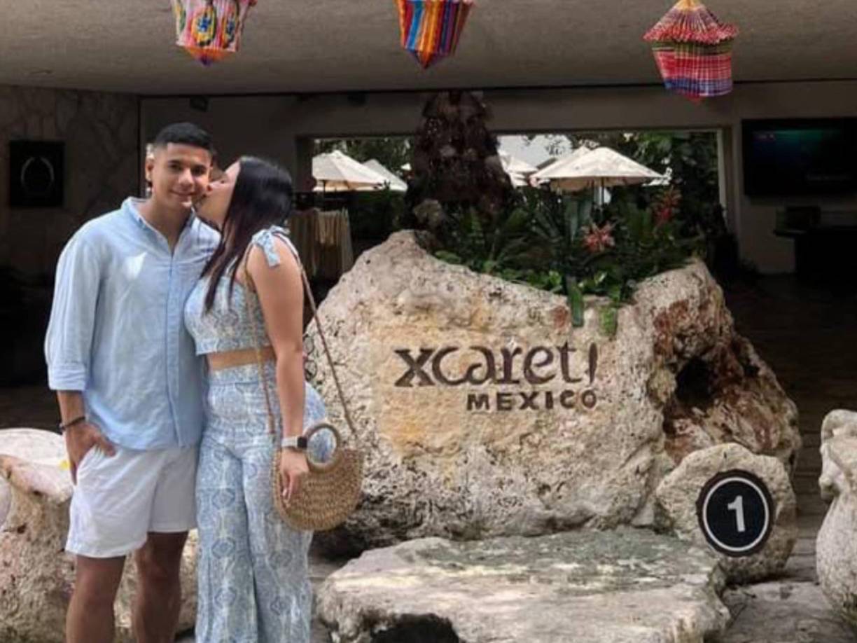Carlos Pineda y su esposa se encuentran disfrutando del parque acuático Xel-Há, ubicado en el norte de Tulum, en la Riviera Maya de México.