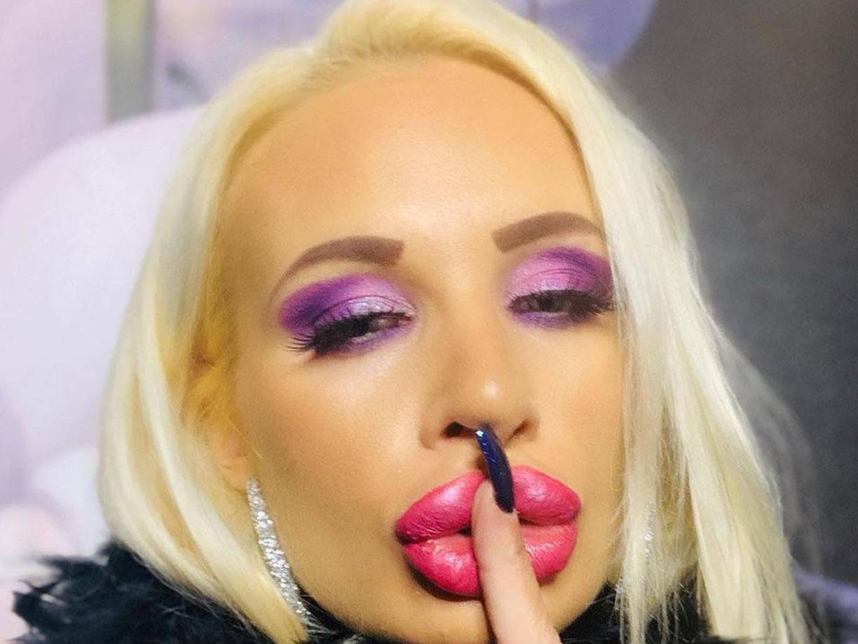 Una de las actrices más conocidas dentro del cine para adultos, Sophie Anderson, ha fallecido a los 36 años de edad de manera inesperada, tal y como han informado varios medios de Reino Unido.