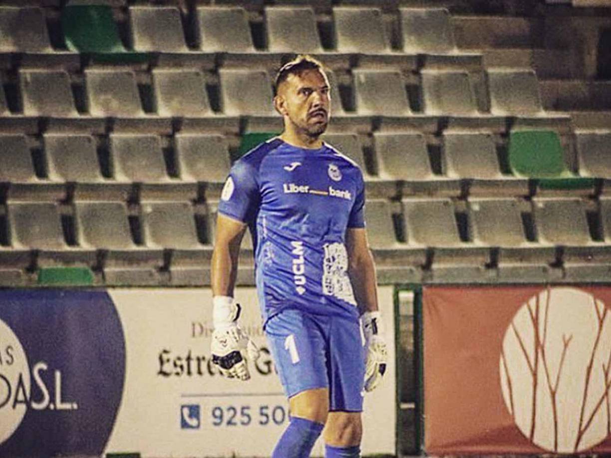 A sus 40 años de edad, Sierra sigue activo en el fútbol y forma parte de la Unión Balompédica Conquense, equipo que milita en el Grupo III de la Segunda División B de España.