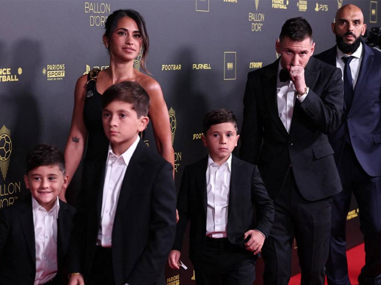 Lionel Messi llegó a la gala junto a su esposa Antonela y sus bellos hijos. Además, lo resguardó el guardaespaldas que le designó el Inter Miami desde su llegada al club de la MLS.