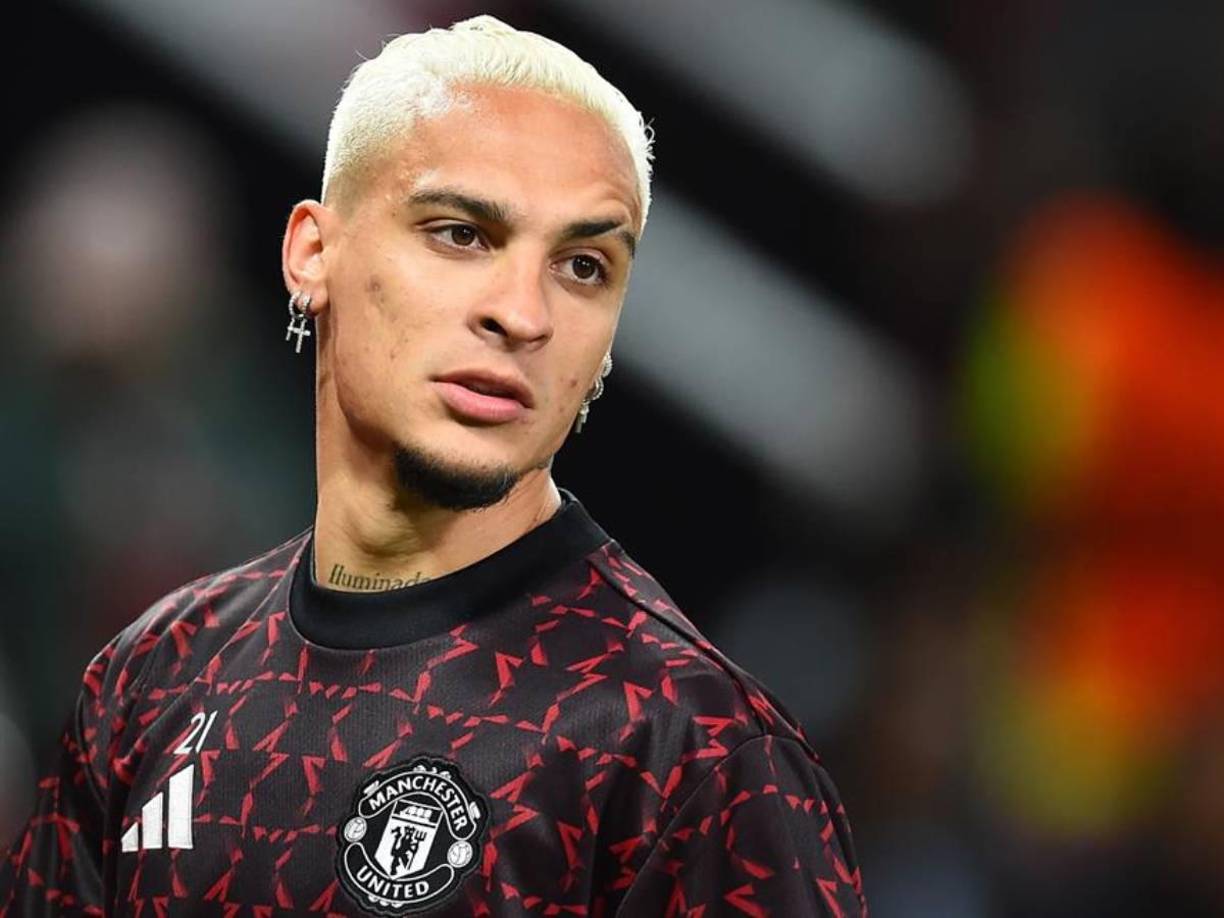 El Betis acuerda con el Manchester United la cesión del brasileño Antony. El sudamericano deja al fútbol inglés y será jugador del balompié español.