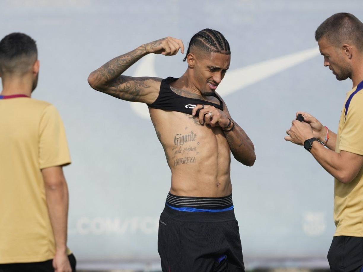 La importancia del peso: cargar con una mochila es algo que Hansi Flick no va a dejar que ocurra. Por ello, como ya hacía en su época Luis Enrique, el técnico alemán pesa a todos sus jugadores diariamente con la intención de que no se salgan de los parámetros marcados por el equipo médico.