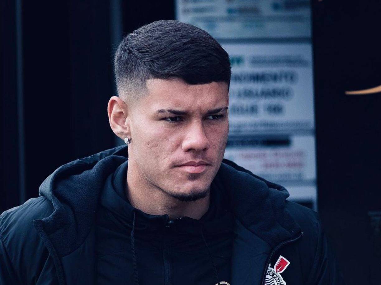 El citado portal también detalló cómo fue el operativo de emergencia que se desplegó aquel día. Según indicó el medio de Brasil, en un primer momento la ambulancia no pudo ingresar al complejo por un problema en el estacionamiento del lugar por lo que los profesionales tuvieron que caminar durante 100 metros con el equipamiento en mano.