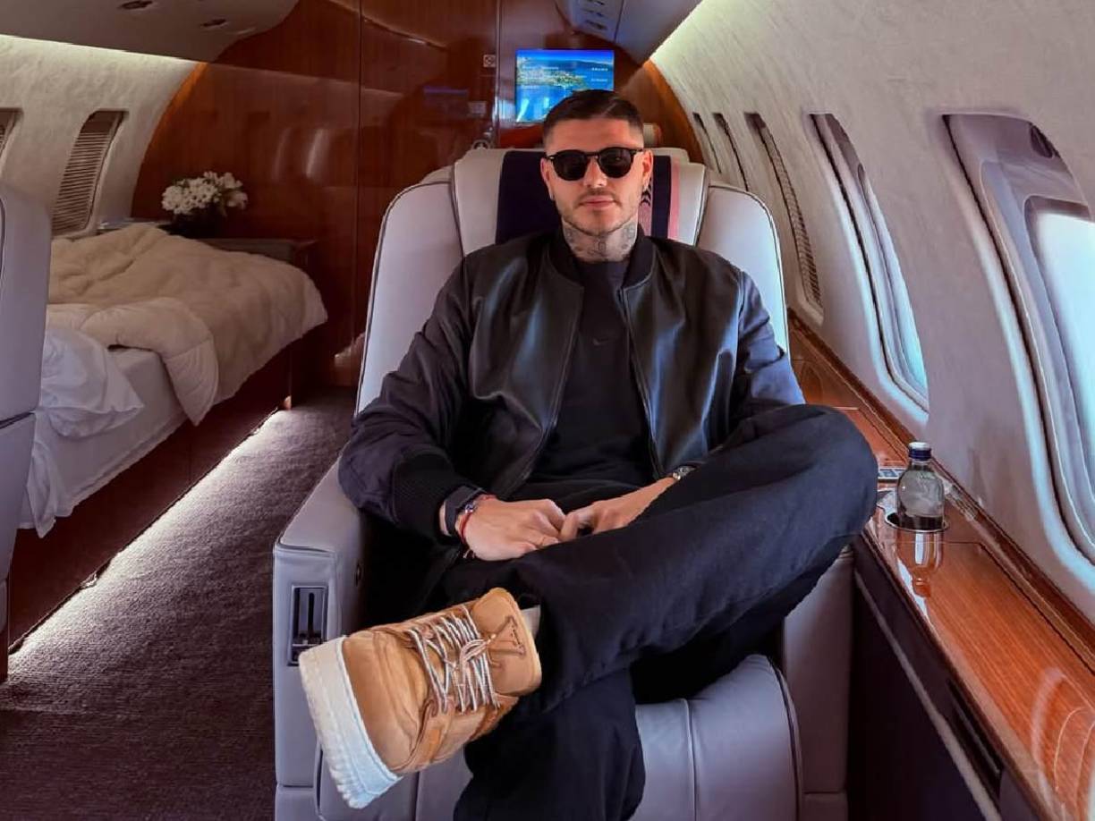 Y la acusó de serle infiel con un excompañero: “No te olvides quién te bancó todos estos años viviendo en Milano, en París, en Estambul, cuándo y cuánto se te cantaba. Si vamos a echar cosas en cara me parece que tenés poco para decir de mí. Quién te dijo que la enfermedad no se la agarró cuando se encamaba en mi casa de Milán con un excompañero mío”.